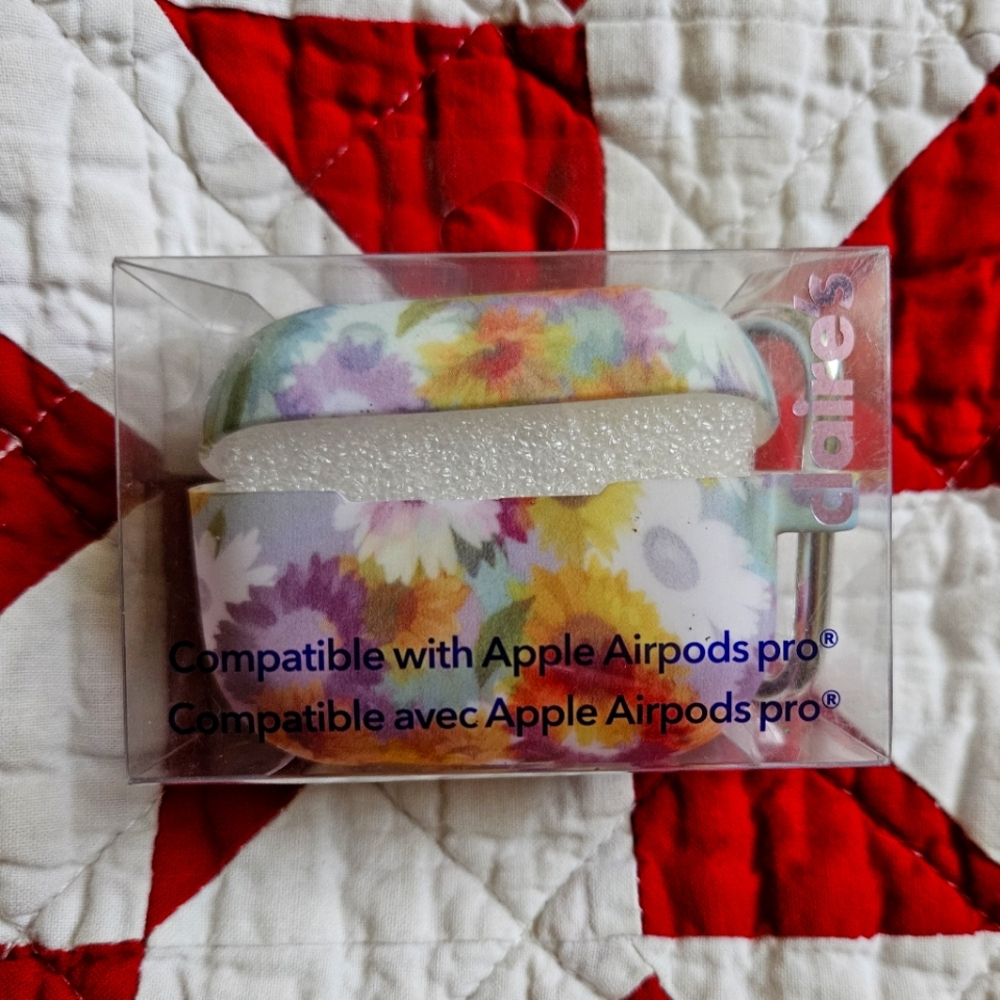 NWT apple airpods pro case